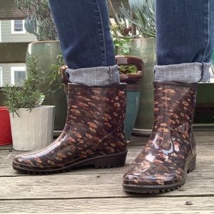 Flowered short rain boots, rain booties, size 7